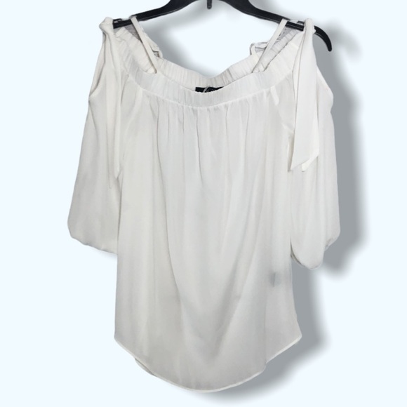 NWT BCX White Crepe Off the Shoulder Top Sz Sm - Picture 1 of 6